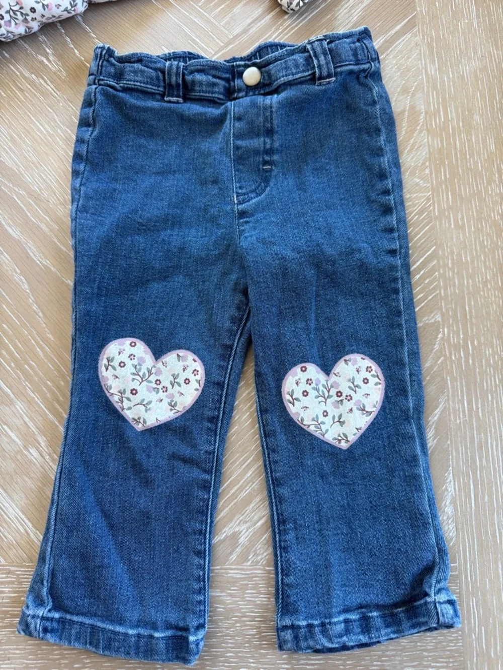 Floral Ruffle Neck Bodysuit & Heart Patch Jeans Set - Pink Floral - Picture 2 of 5
